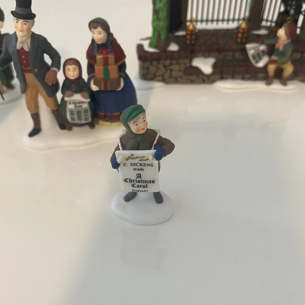 Department 56 Dickens Village A Christmas Carol Reading Set Limited Edition - Picture 3 of 9